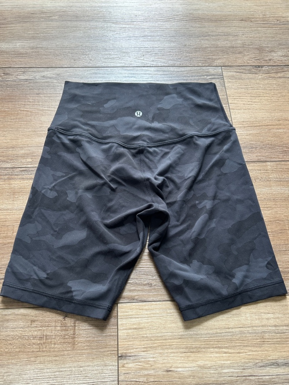 lululemon black camouflage biker shorts 8 inch size 6